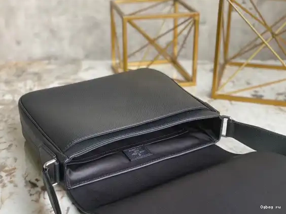 PM DISTRICT LOUIS VUITTON 0607